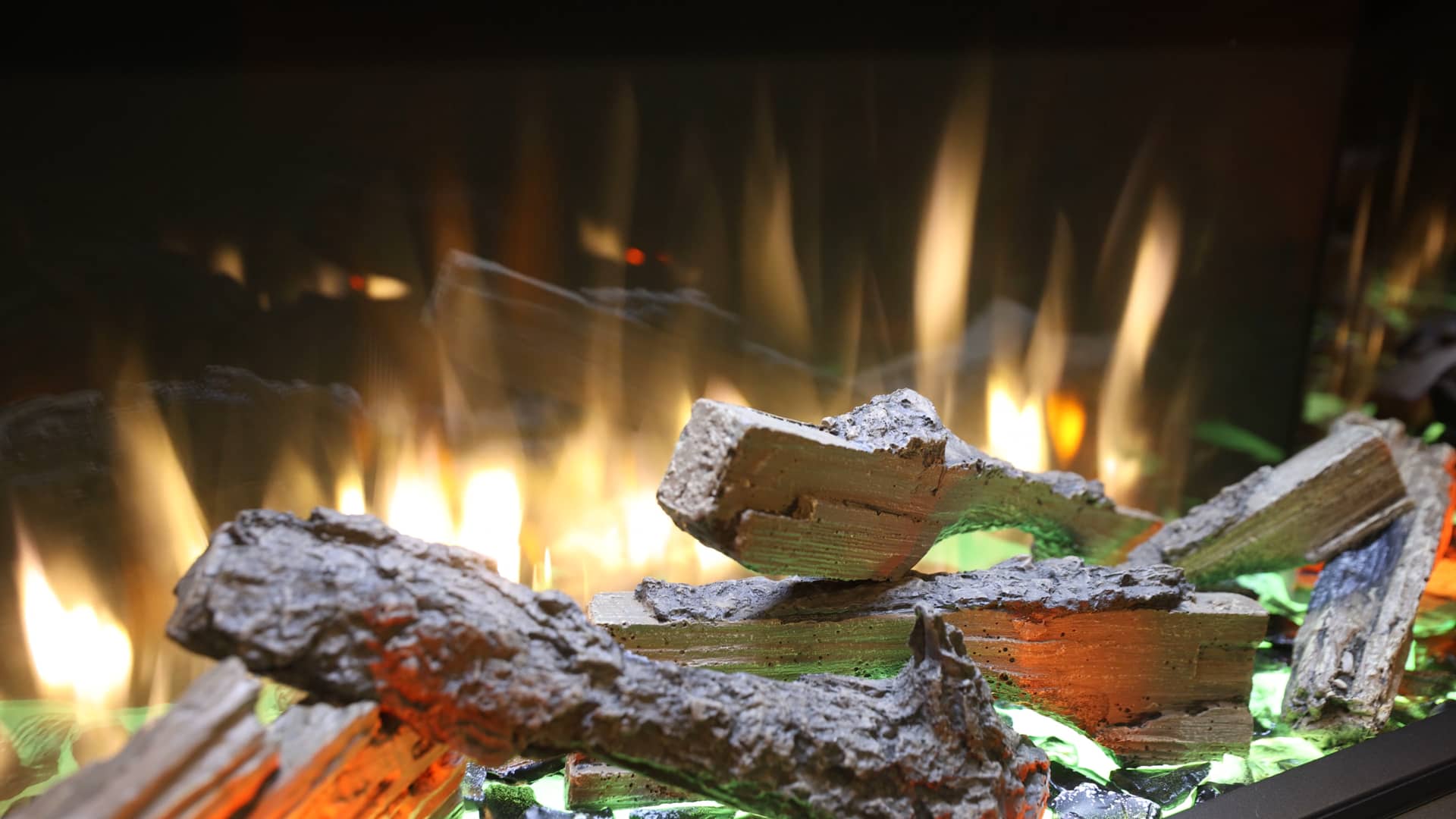 Valor™ GE4 Electric Fireplace Splitwood Logs on Vimeo