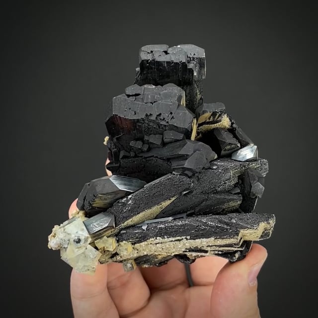 Ferberite with Fluorite and Muscovite