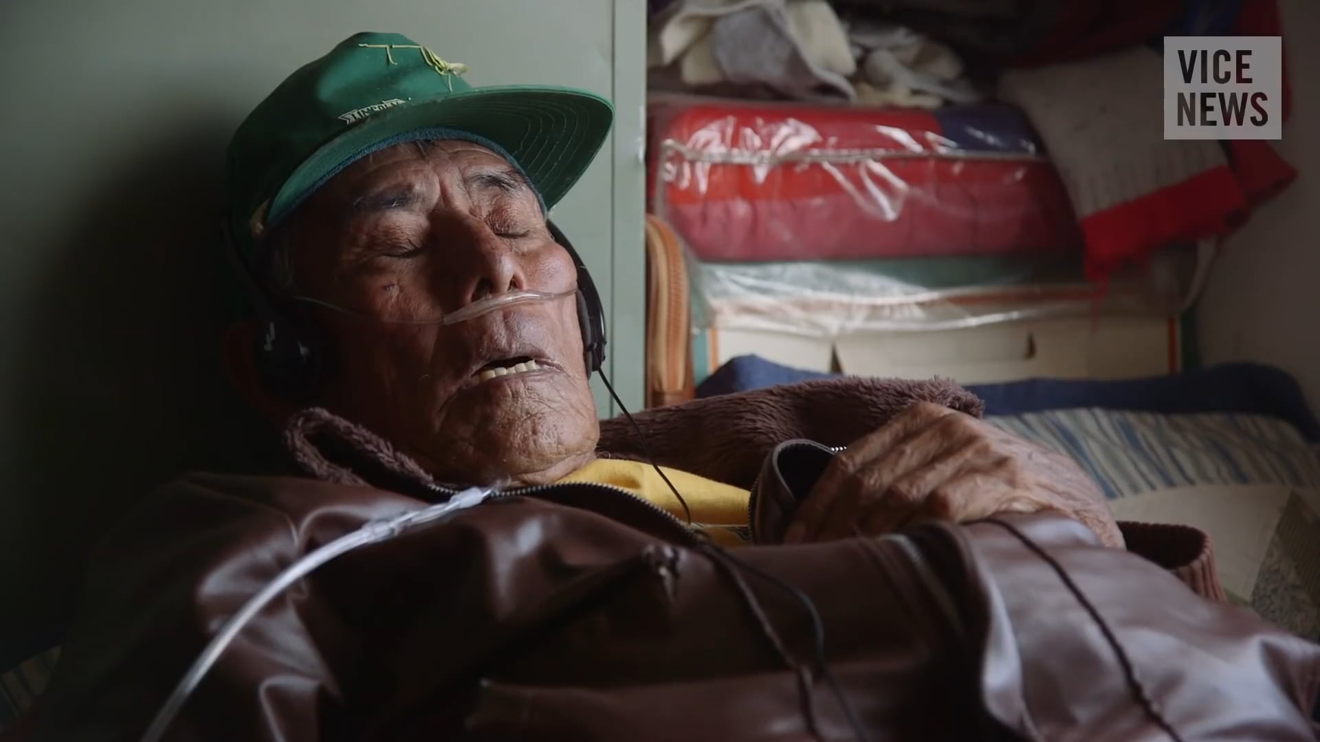 Vice News - Cursed by Coal: Mining the Navajo Nation, 2015