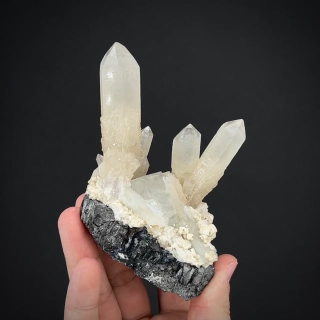 Quartz and Calcite on Magnetite