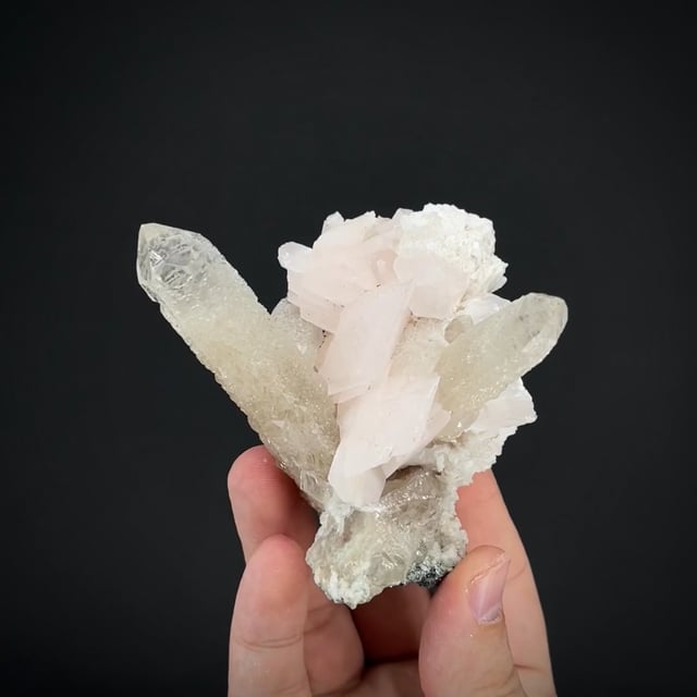 Quartz with Manganoan Calcite