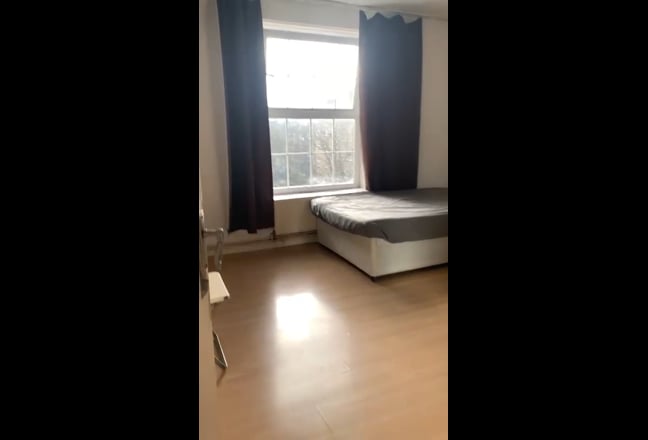 Light and airy/ Huge double room Main Photo