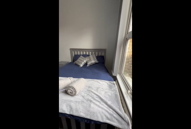 Double Bedroom - 106 Eglinton SE18 3SY  Main Photo