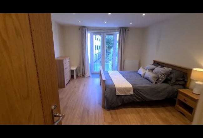 Ensuite. All Bills Incl. 2 Min Walk Bedford Place Main Photo