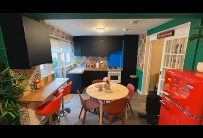 Video 1: ROOM 3: £1050