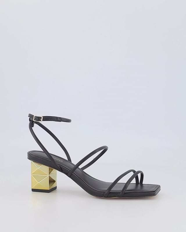ULA / Black