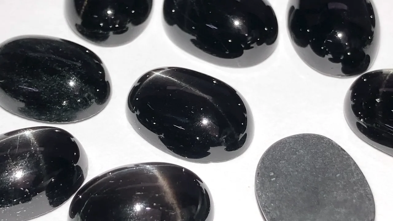ブラックスターダイオプサイド オーバル カボション14×10mm 2個