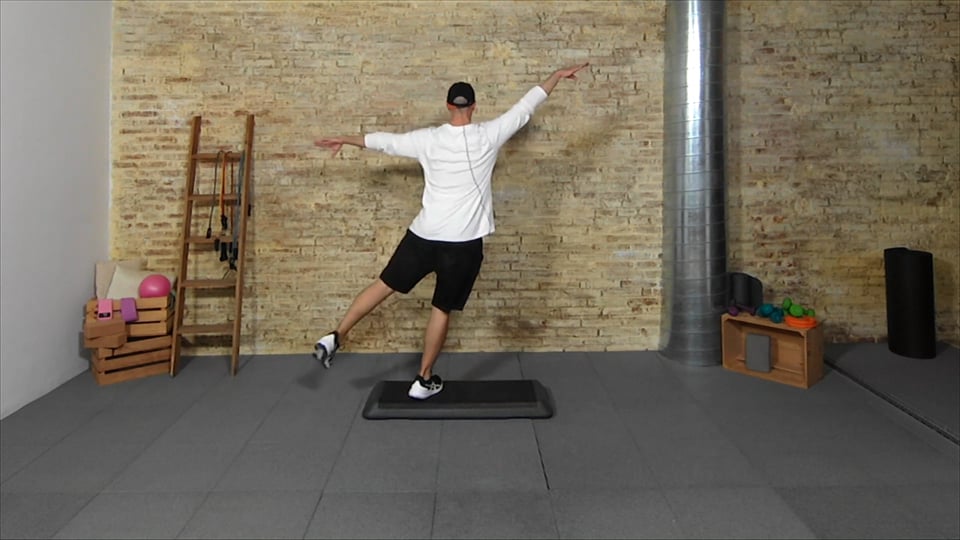 Brazos y ejercicios sobre el step