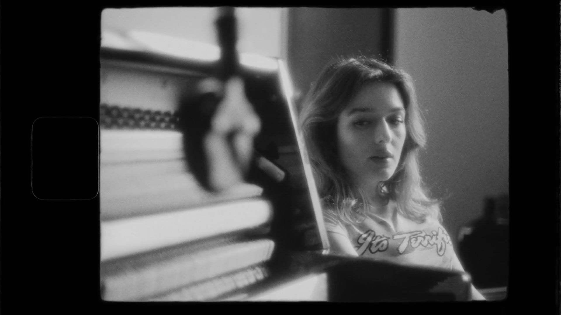 Lili Caseley - Johnny (Visualiser)