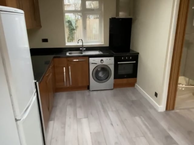 2 Bed Flat - Unfurnished (No Contract)  Main Photo