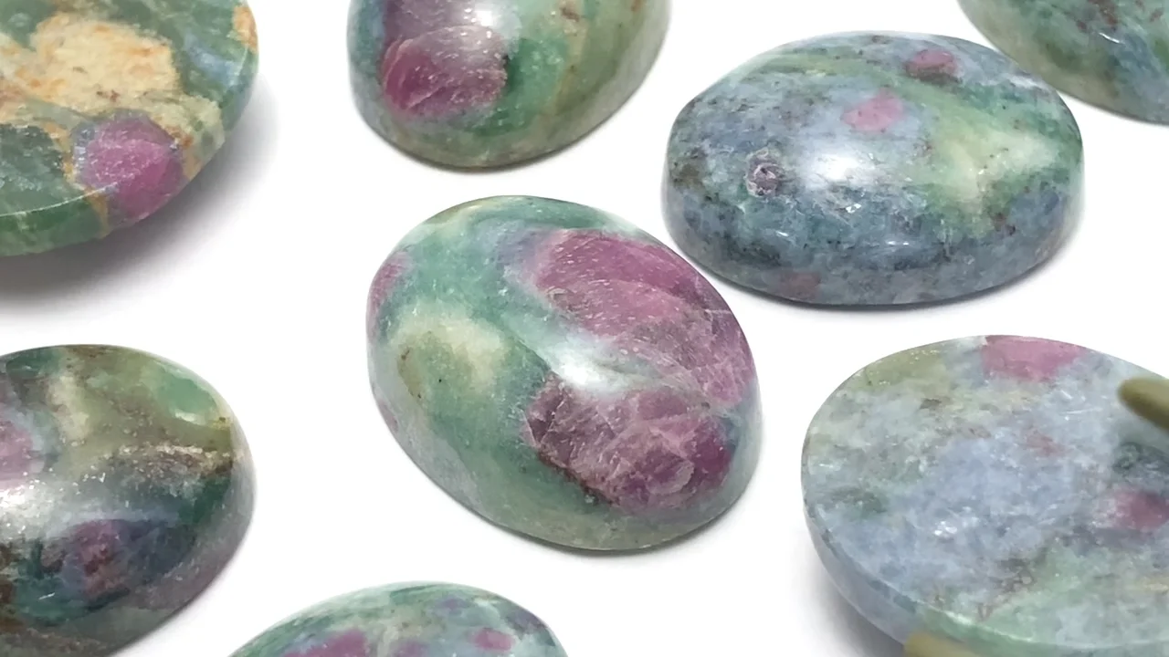 user_fc2407f6様　ルビーインフックサイト　蛍光性あり　ルビー　天然石 ルビーインフックサイト (Ruby in Fuchsite) - Rock Identifier