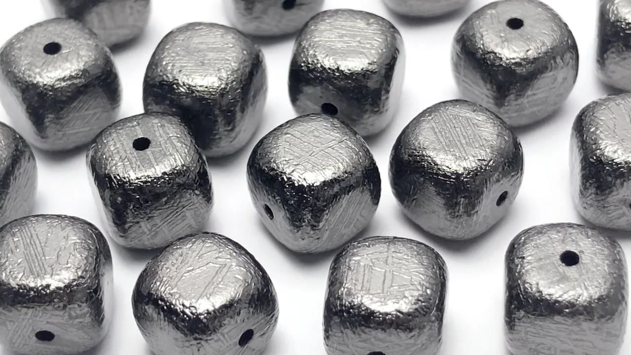 メテオライト（ムオニナルスタ隕石） キューブ6mm・8mm・10mm 1粒