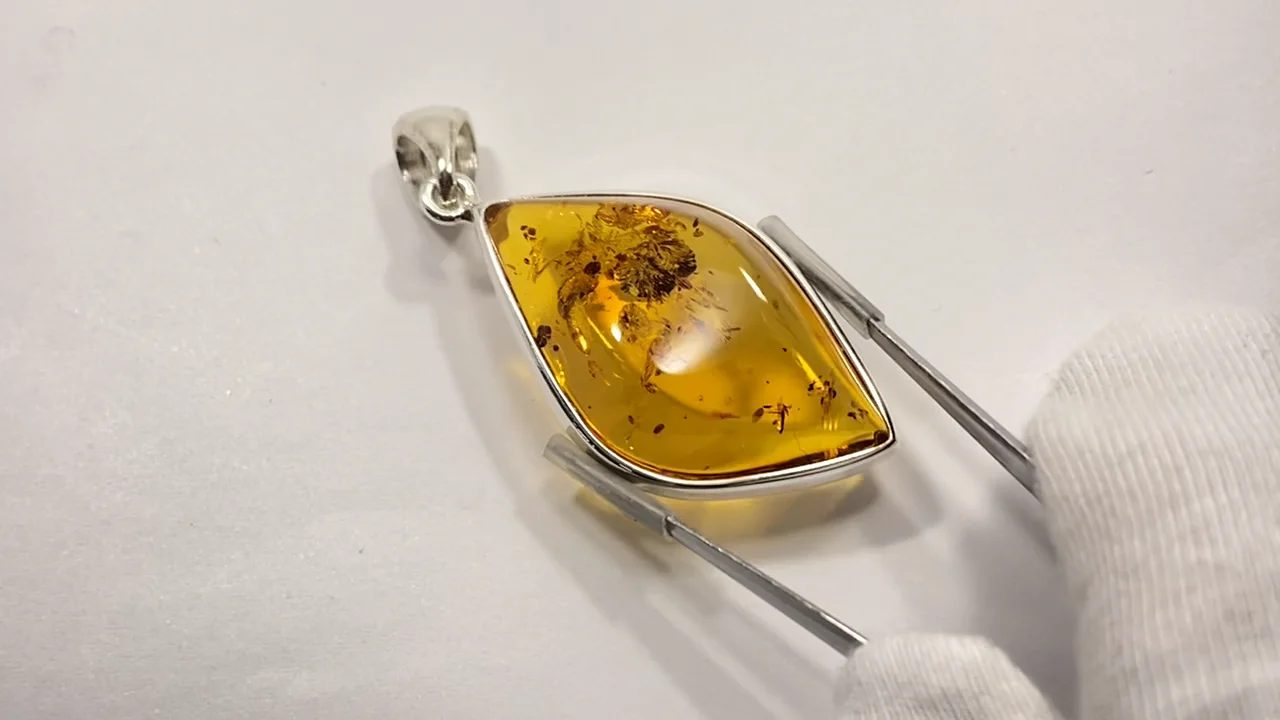 動画】【1点もの】バルティックアンバー(琥珀) ペンダントトップ