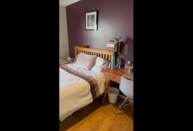 Cosy modern room with shared bathroom available  Main Photo