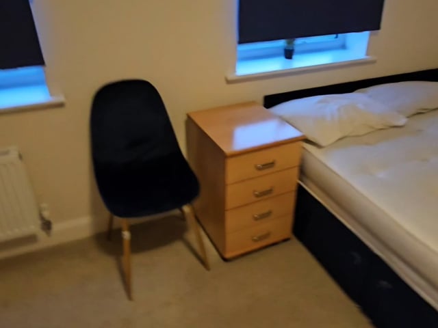 Video 1: Very spacious double room with 4"6 bed available