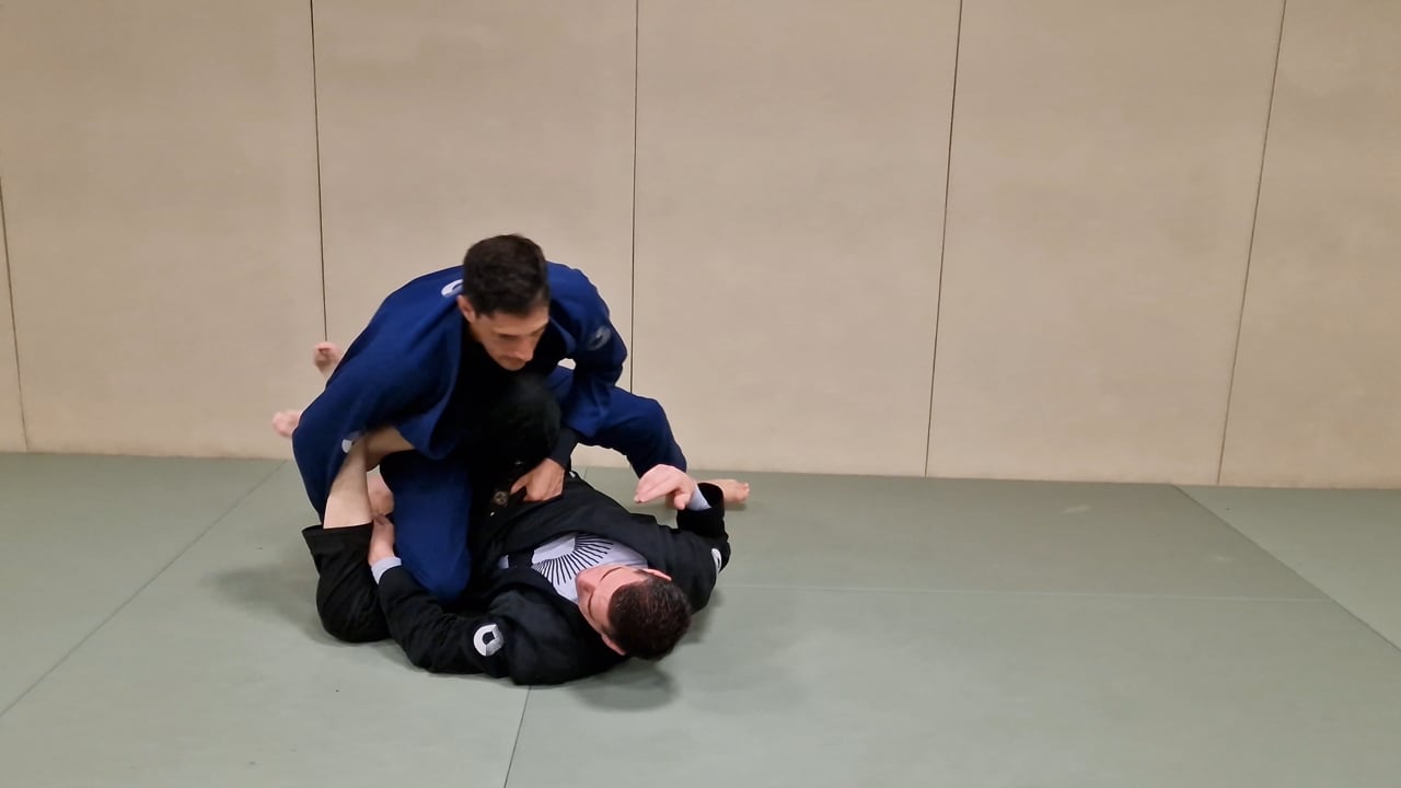 Passage en leg drag ceinture quand l'adversaire défend en posant une lasso