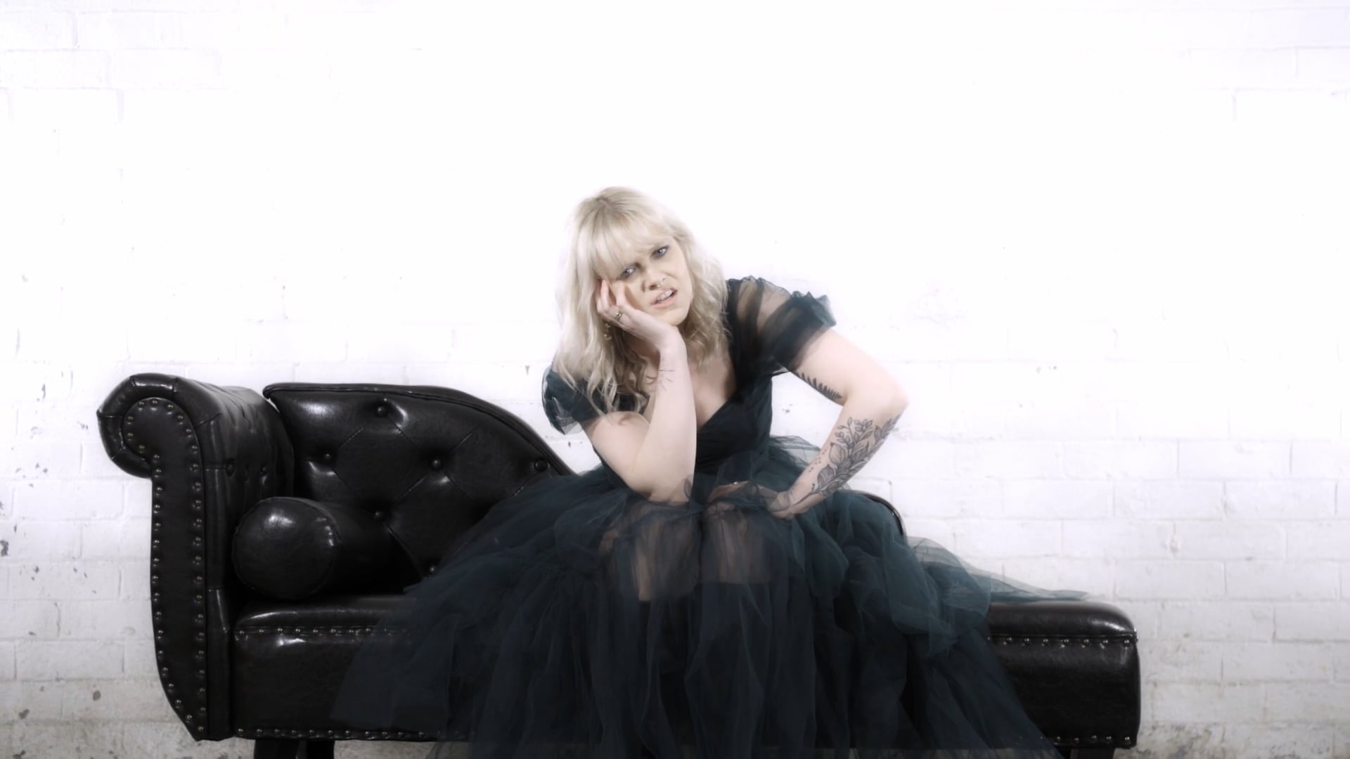 Chloe & the Brainwaves - Expensive Things | Official Video