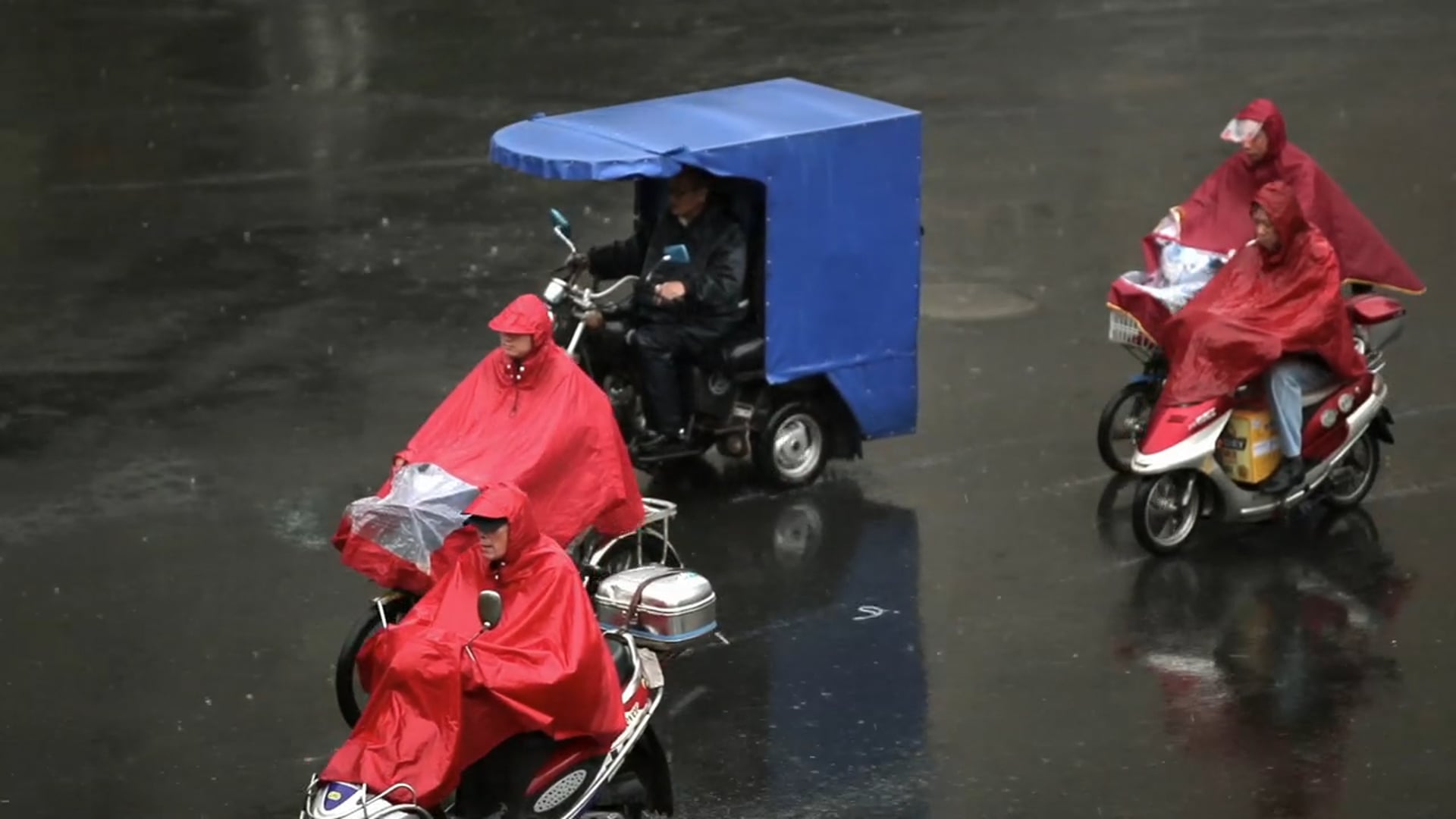 Legal_And_General_Singing_In_The_Rain