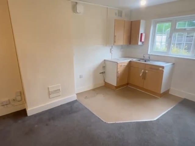 Guardianship: 4 Bed House Share in Banstead  Main Photo
