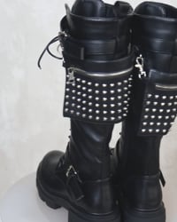 Video: Boots with Pocket and Studs