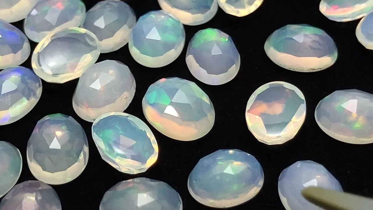 動画】宝石質エチオピア産オパールAAA- オーバル ローズカット8×6×3mm
