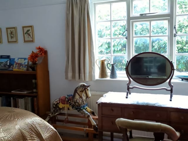 Large ensuite double room in period house F pref Main Photo