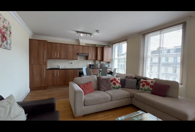 2 Bed 2Bath- AC & Lift - South Ken Main Photo