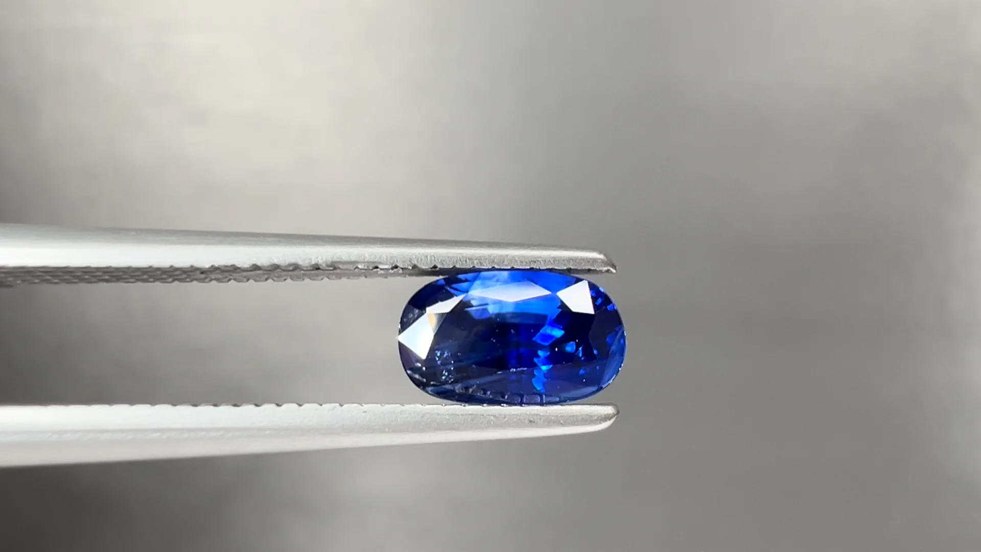 1.11ct Blue Sapphire, Loose Oval Cut Stone | Burton's