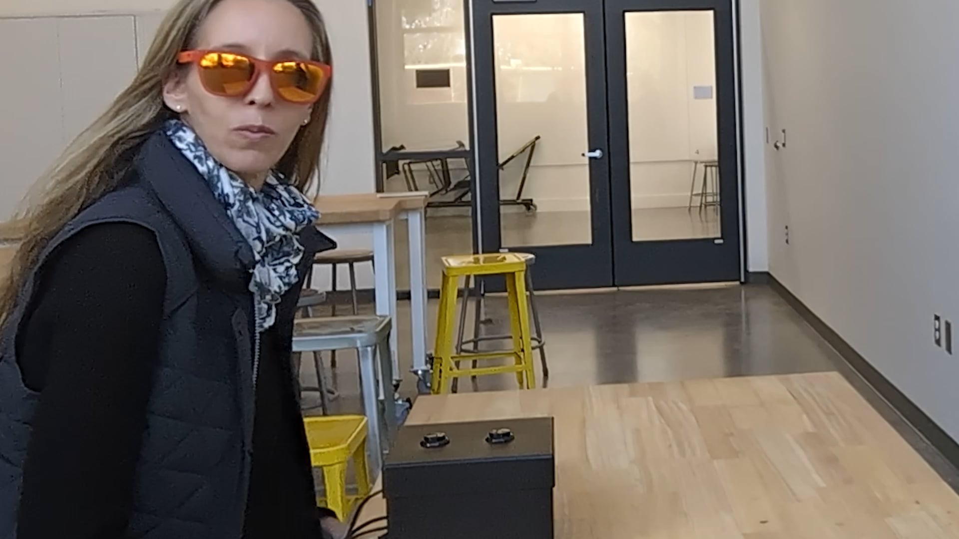 in(A)n(I)mate - A conversation with a pair of Sunglasses