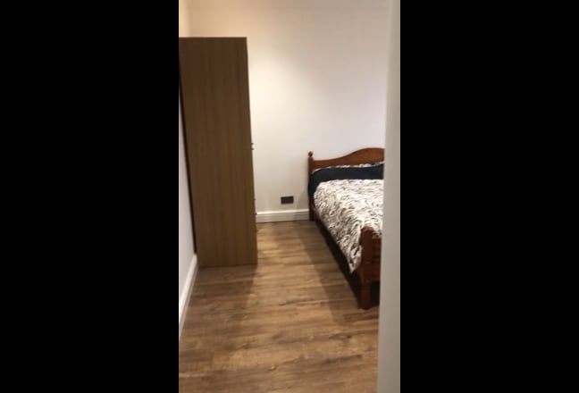 Double Room / 0.1 Miles from Laindon Station Main Photo