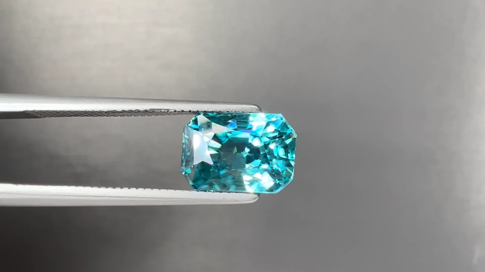 激安通販サイト 人気 Cut Emerald Loose Zircon, Blue 5.08ct Stone Burton's | ビーズ・レジン・アクセサリ