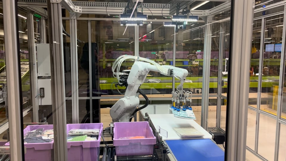 AI-powered Induction at Hermes Fulfillment