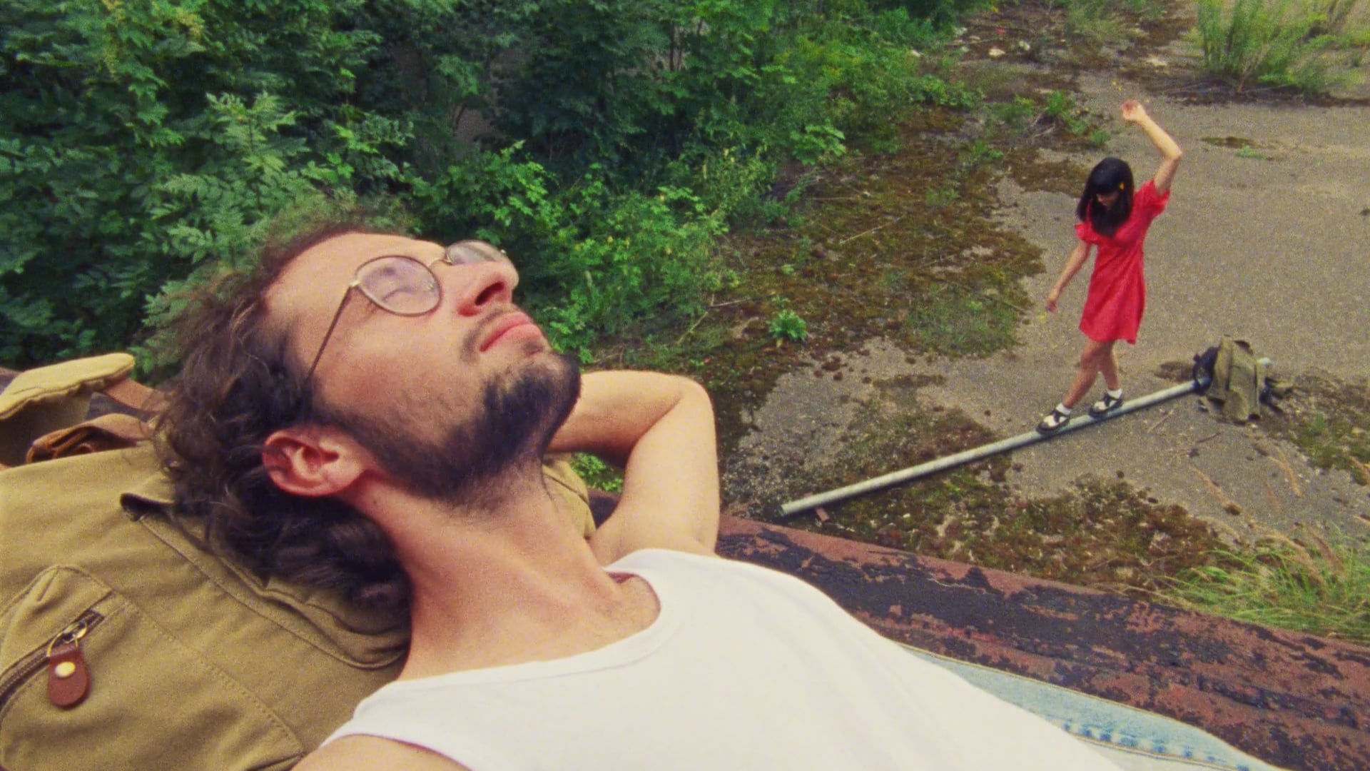 Neviens (Music Video)