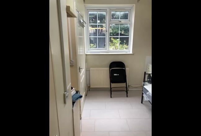 Single-size en-suite room in White City Main Photo