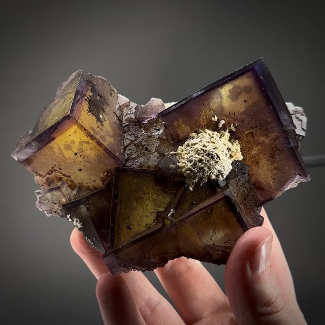 Fluorite with Chalcopyrite inclusions and Baryte