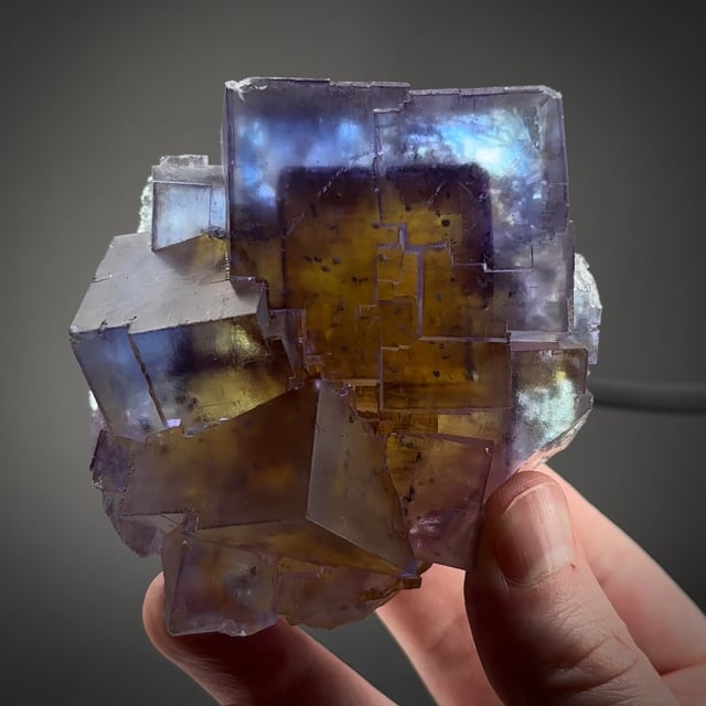 Fluorite phantoms with Chalcopyrite inclusions