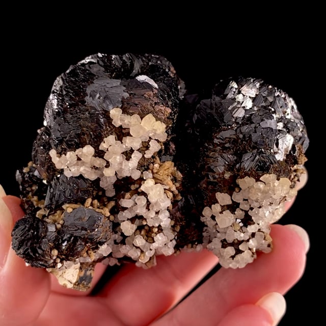 Sphalerite (fine crystals) with Calcite