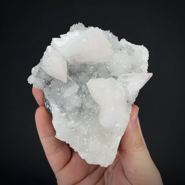 Heulandite on Quartz