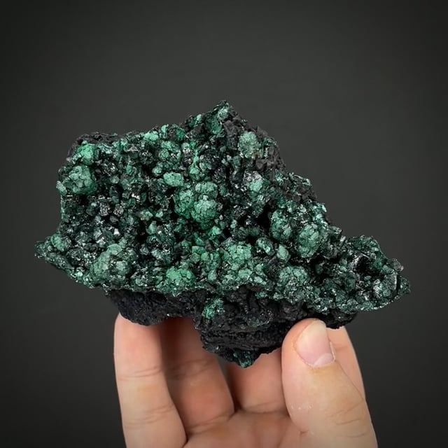 Malachite (primary malachite) on manganese ore