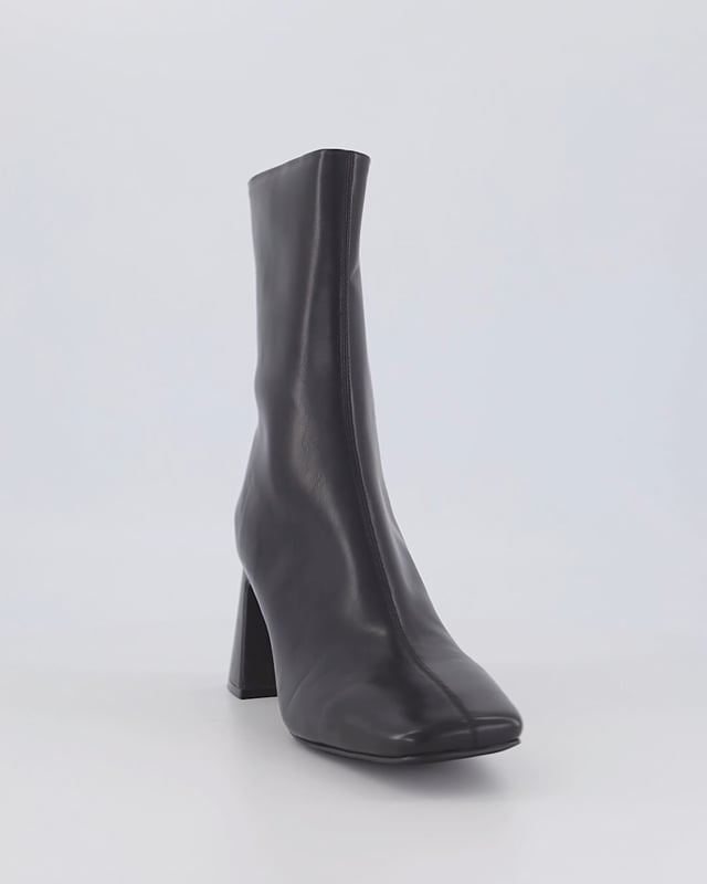 Jeffrey Campbell Jerema  · Black Black