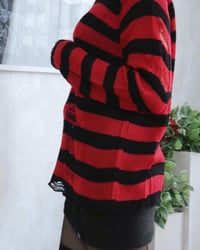 Video: Schwarz-Roter Pullover