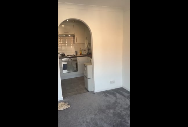 I’m looking for a Flatmate for short term.  Main Photo