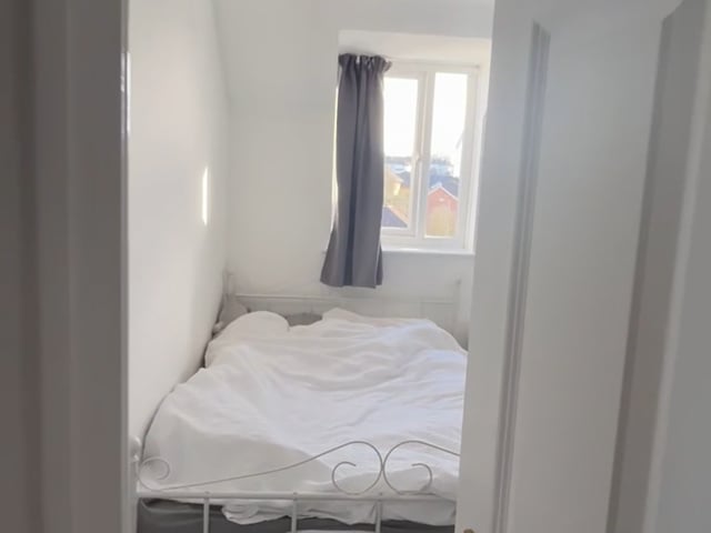 Double bed room available now in St Anne’s!  Main Photo