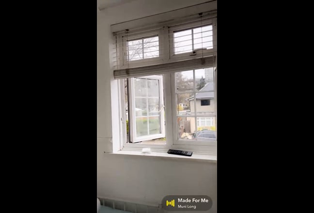 Single room in a friendly family home Main Photo
