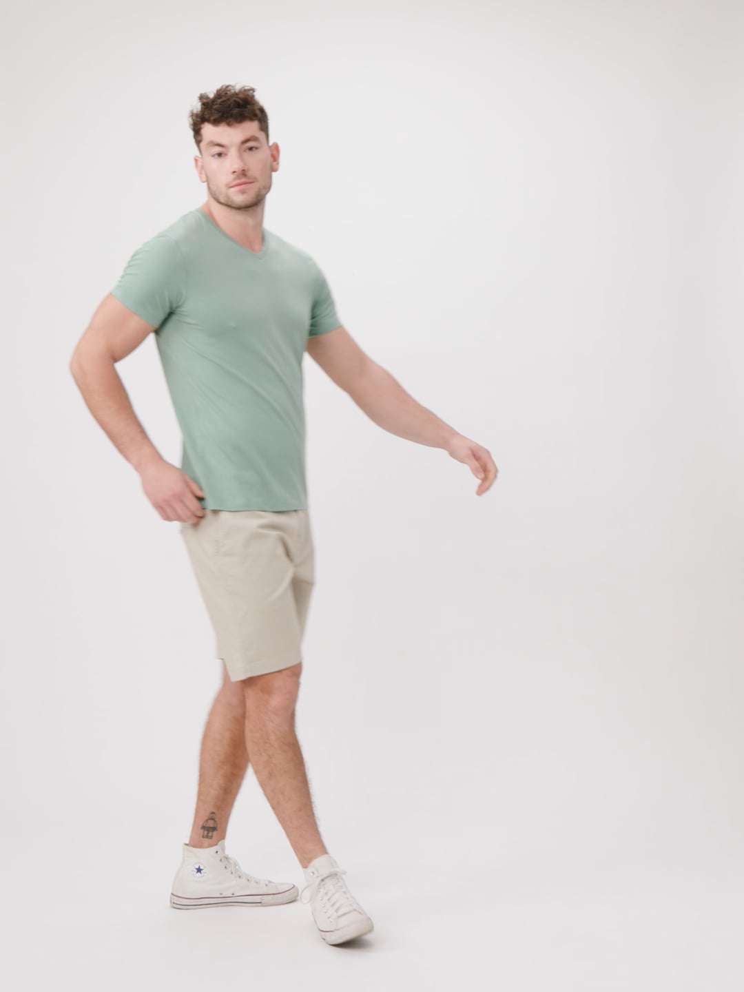 MEN’S Basic Slim Fit V neck