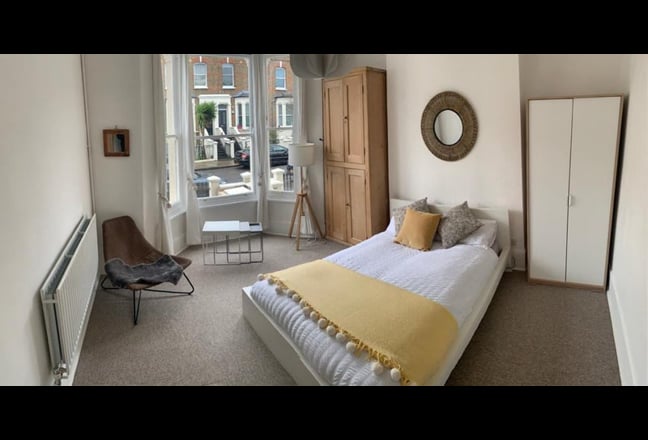 1 x large double  rooms in furnished sunny  house Main Photo