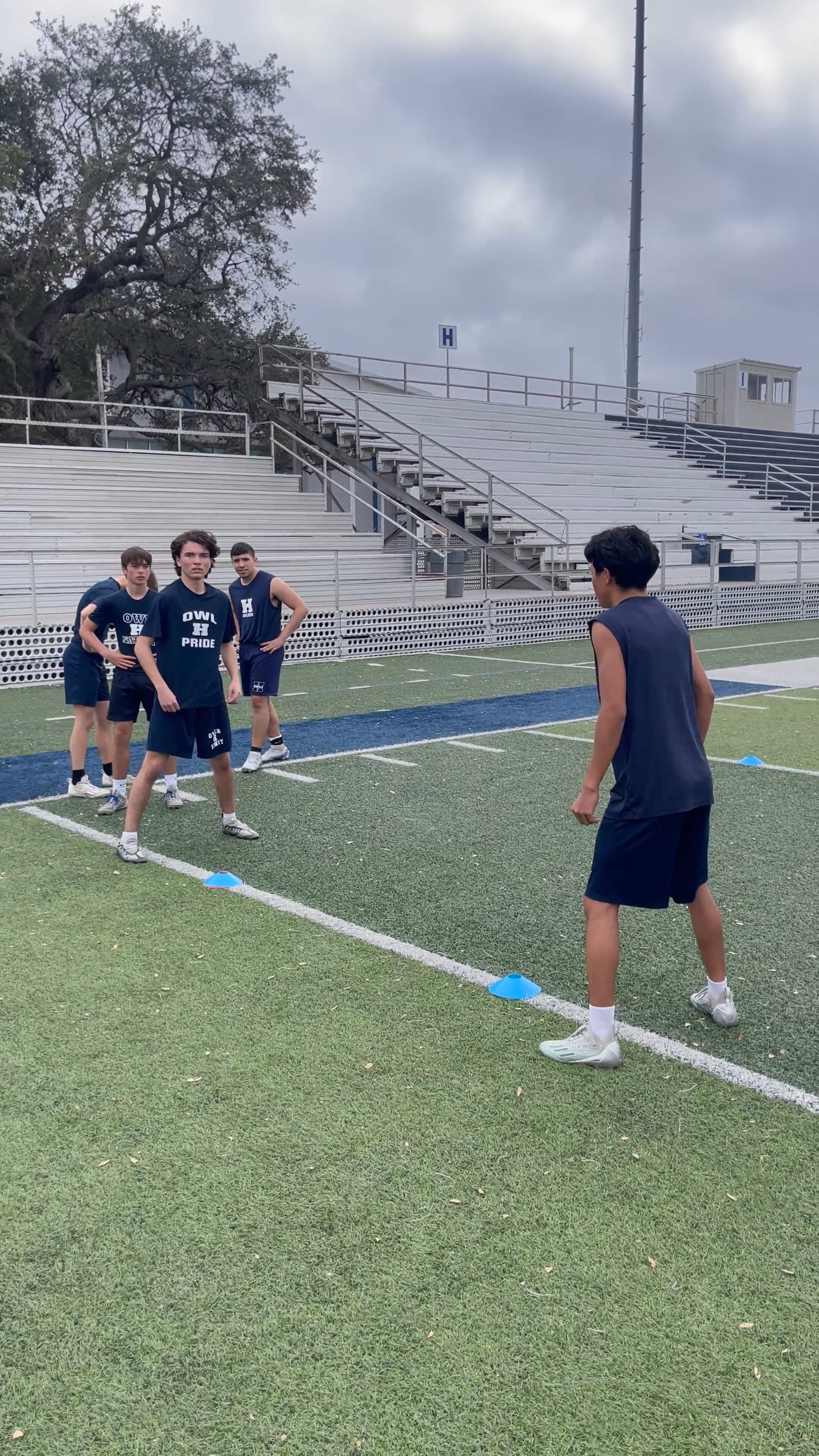 Watch jesse alvarado's 5-10-5 Agility: 4.37 seconds