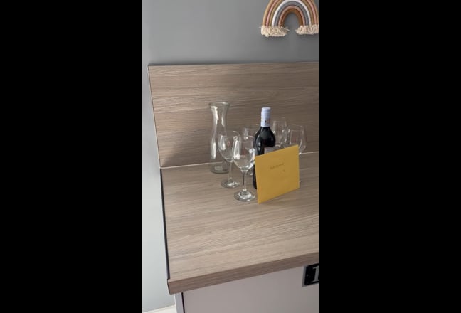 New renovated furnished double room with En-suite Main Photo