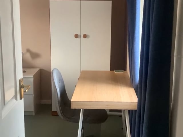 Double room available in quiet home  Main Photo