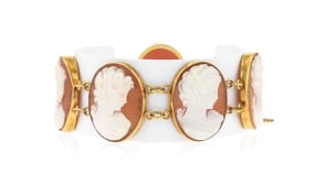 C. 1980 Vintage Orange Shell Cameo Bracelet in 18kt Yellow Gold